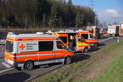 Wendlingen: Fahrer von Kleinlaster prallt auf Lkw und wird schwer verletzt 